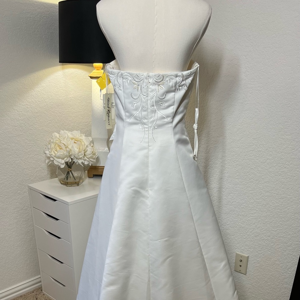Wedding Dress - Picture 9 of 10